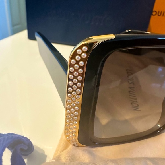 Authentic , LV Moon Pearl Square Sunglasses - Picture 5 of 9